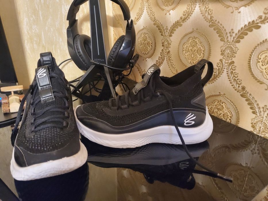 Ghete baschet  Under Armour Curry 37.5