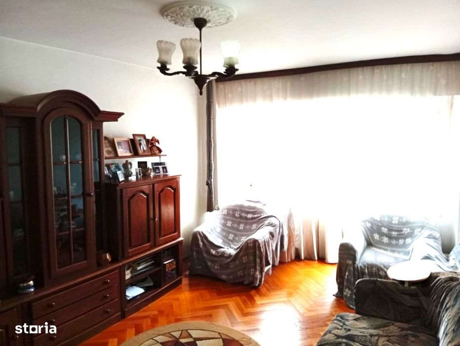 Apartament 4 camere in Micalaca 300 / la Supeco