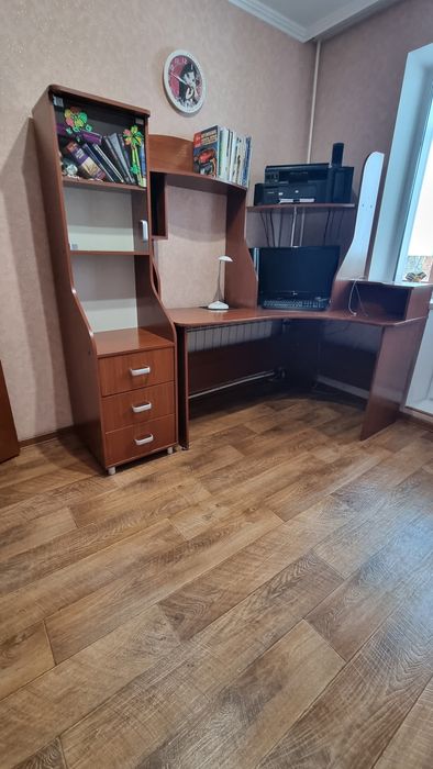 Продам Стол офисный либо ученический