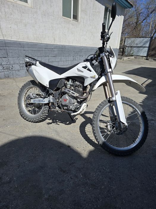 Мотоцикл эндуро спорт.