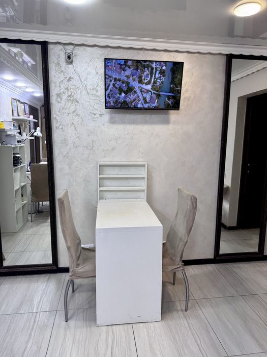 Сдаю стол для мастера маникюра