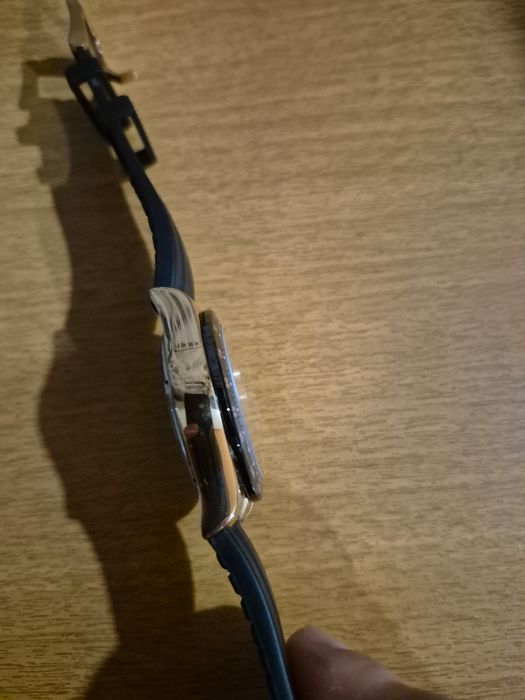 Продам новые часы