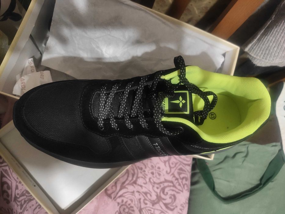 Продам мужские кроссовки