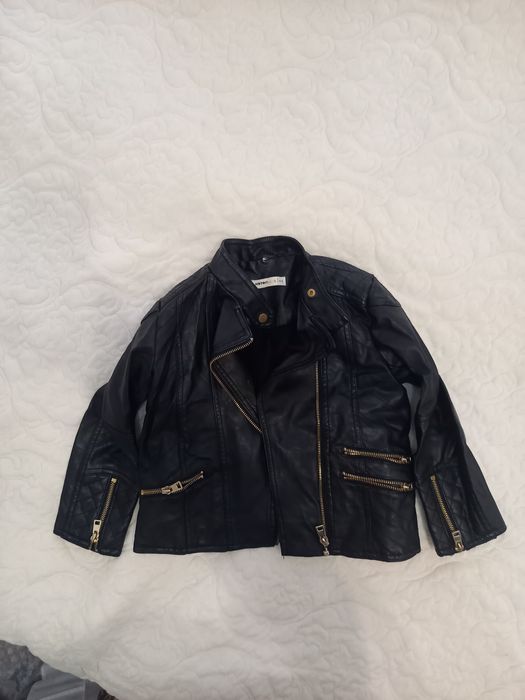 Продам курточку для девочки