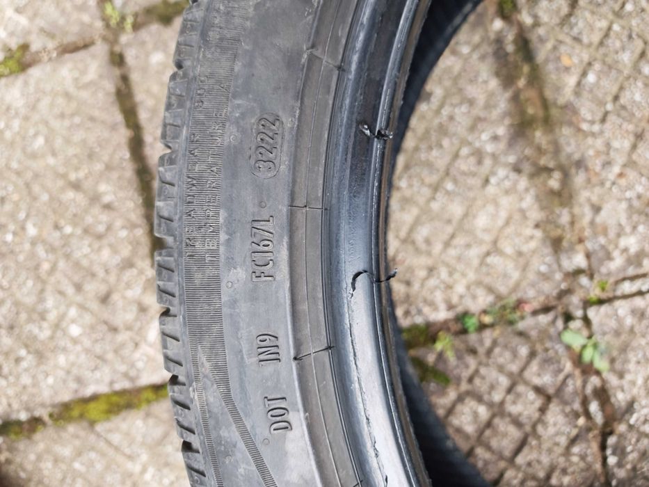 гуми 235 40 19 дот22,23г.