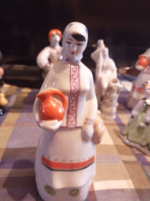 Статуэтки фарфоровые