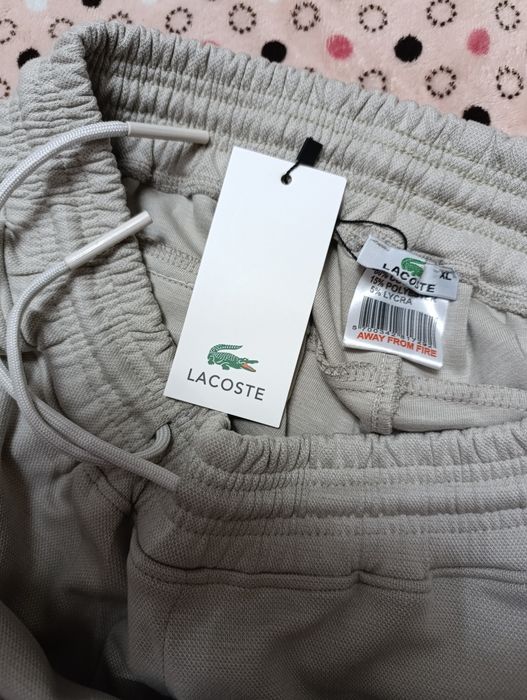 Vând pantaloni noi de bărbați Lacoste