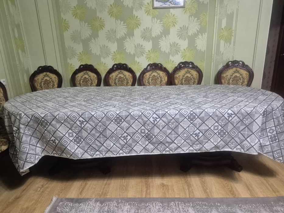Продам стол со стульями б/у в идеальном состоянии.