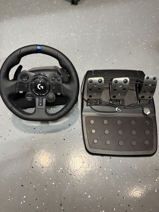 Volan cu pedale Logitech