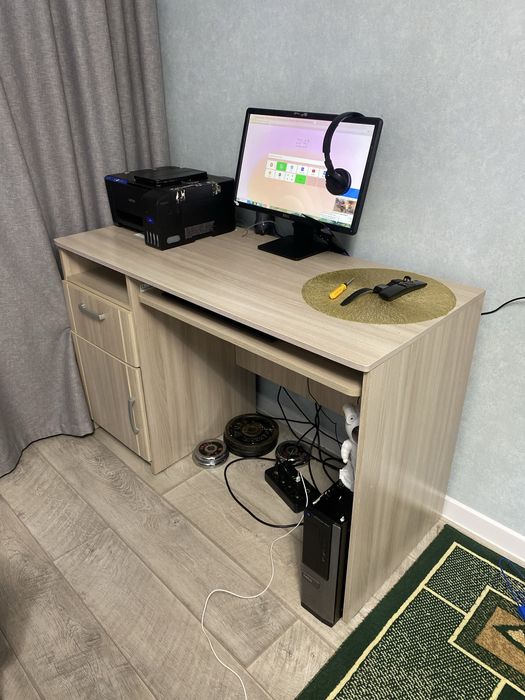 Стол компьютерный