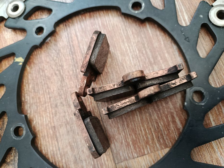 Части за Yamaha R1, ауспуси, дискове, накладки