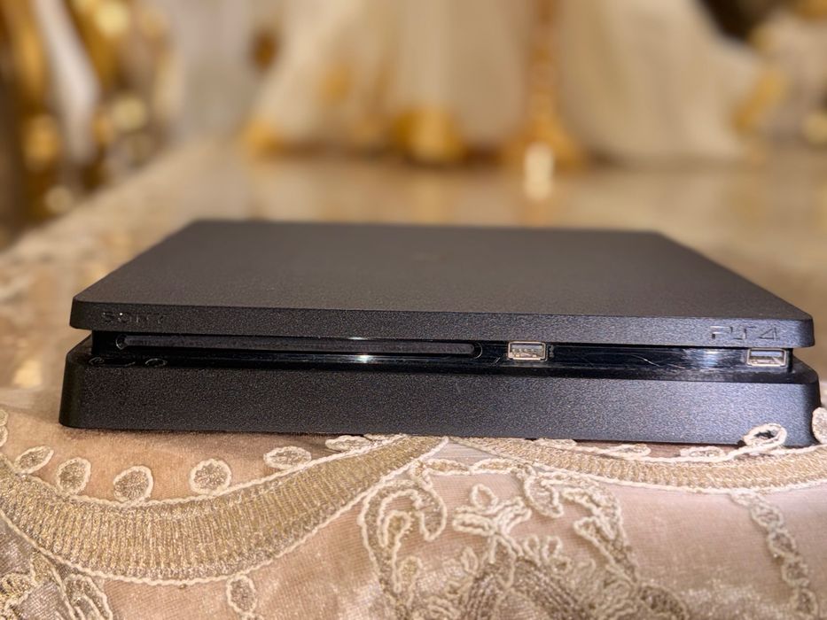 Продам PlayStation 4 Slim 1TB