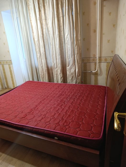 Продам двуспальную кровать.