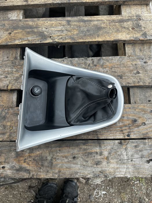 Конзола с маншон за скоростен лост Lancia Delta III 2009-2014г