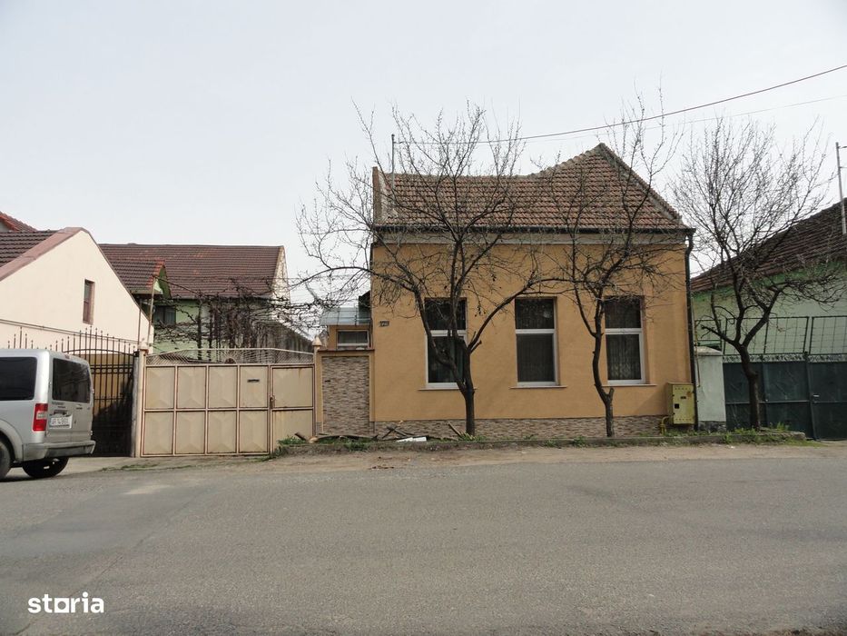 Casă solida din caramida în Parneava, teren 720 mp