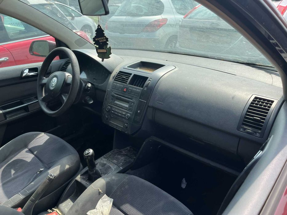 Dezmembrez VW Volkswagen Polo 9N facelift 1,4 benzina visiniu 2007