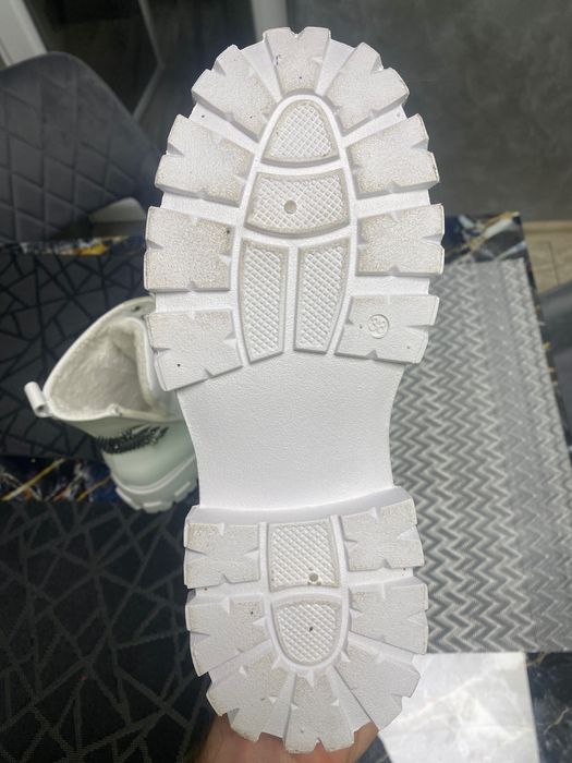 Дамски ежедневни боти в бял цвят