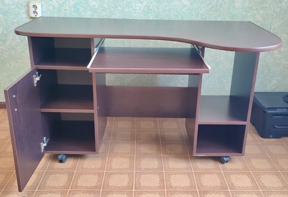 Стол компьютерный