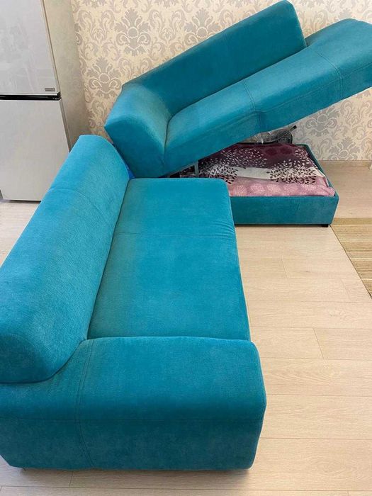 Colțar turcoaz extensibil, stare excelentă – 260 cm
