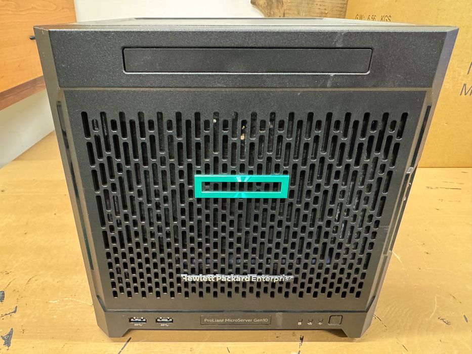 Продавам сървър HP ProLiant MicroServer Gen10