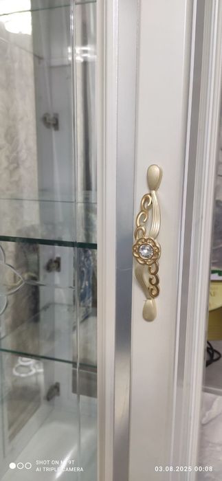 Продается для гостиной комнаты пенал