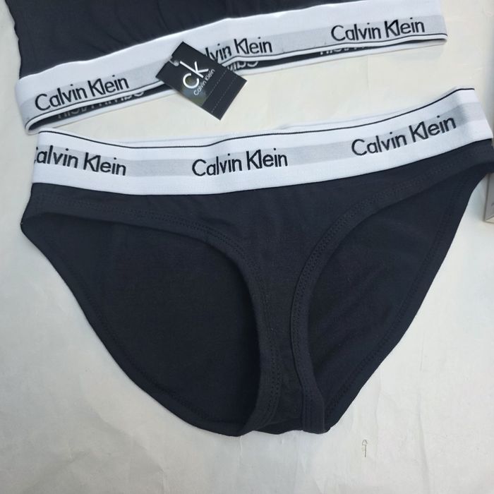 Set bustiera cu chilot CK,arimea S, nou cu cutie