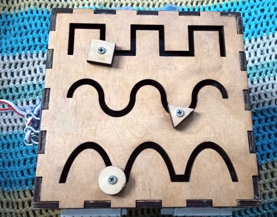 Бизикуб детский продам