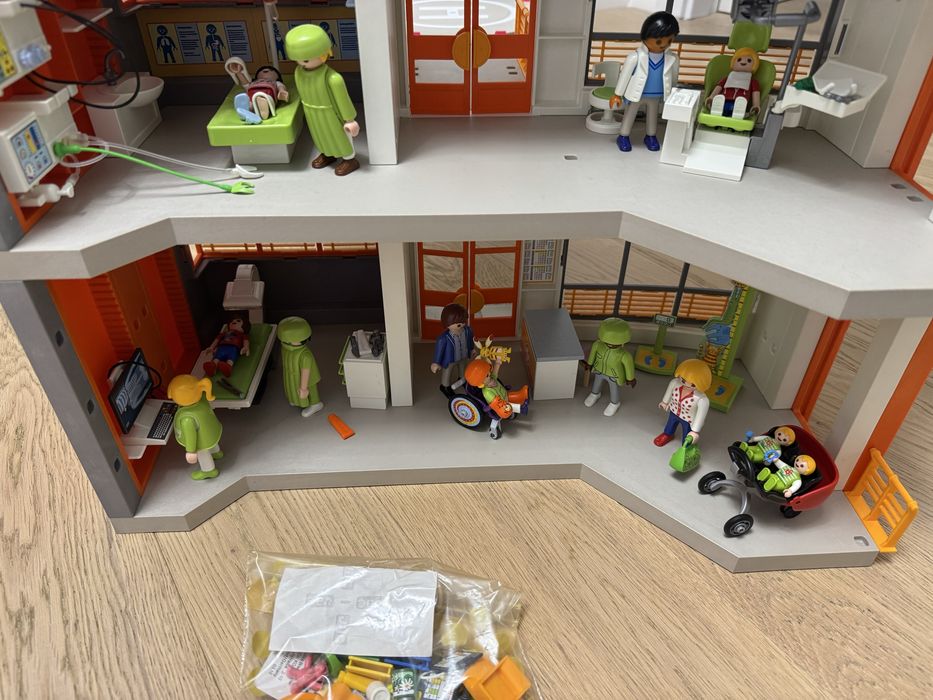 Spital Playmobil cu ambulanta si elicopter