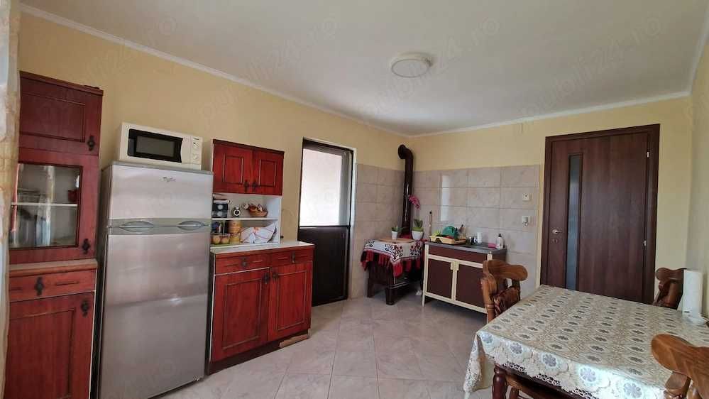 Casa cu teren de 2400 mp