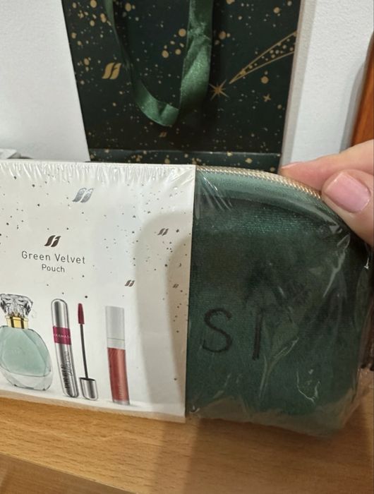 Farmasi Set compus din 4 piese