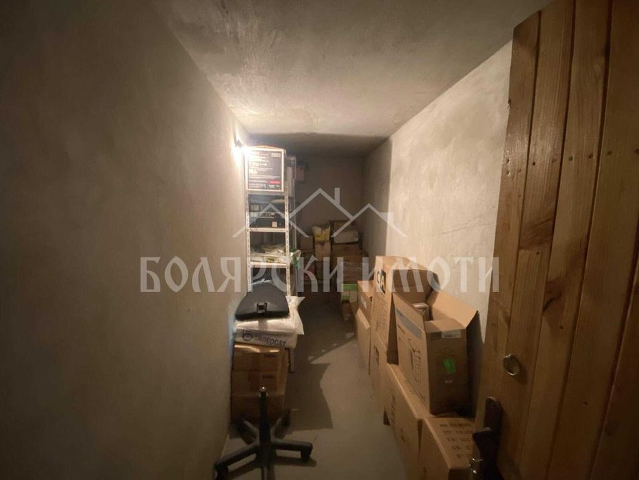 Тристаен апартамент в центъра с гараж