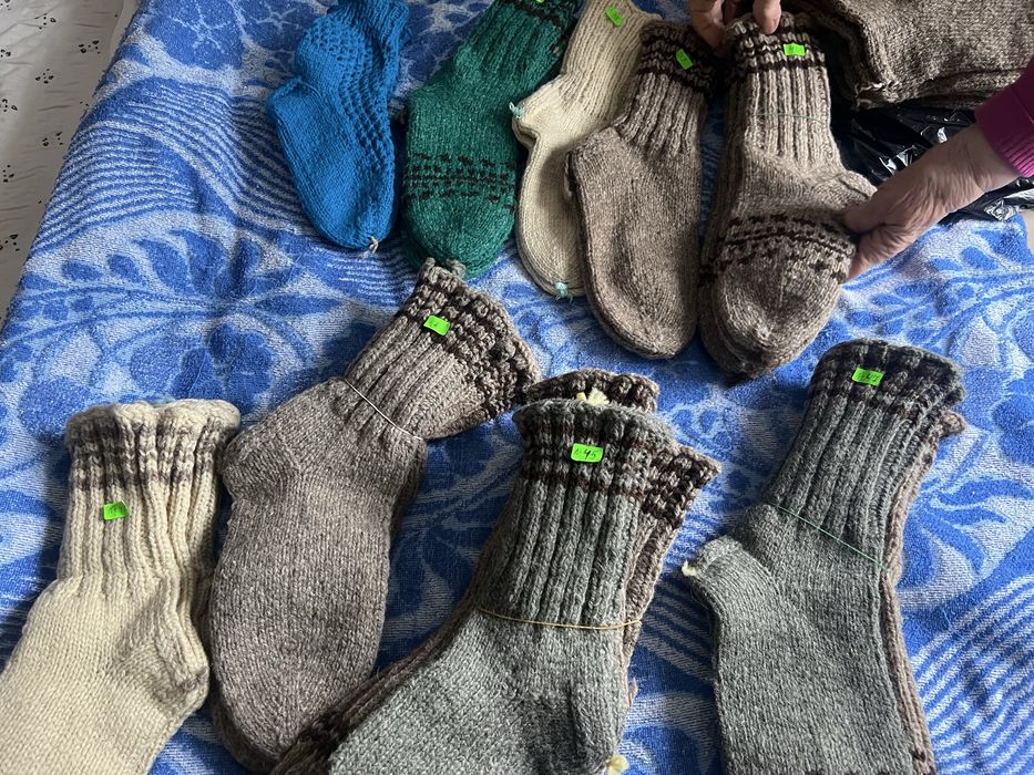 Ръчно плетени шулони, и изгладени за топли крака на всеки Българин