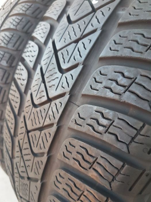 Зимни гуми 2 броя PIRELLI SottoZero3 215 60 R16 дот 2621