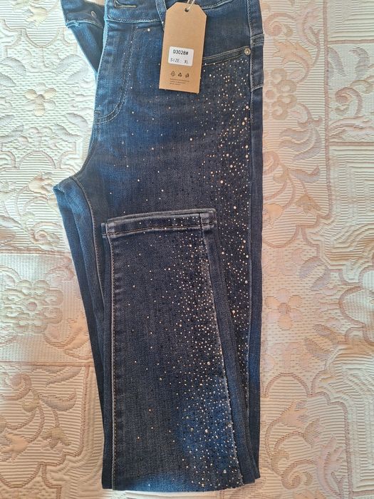 Дамски дънки  с камъни XL.