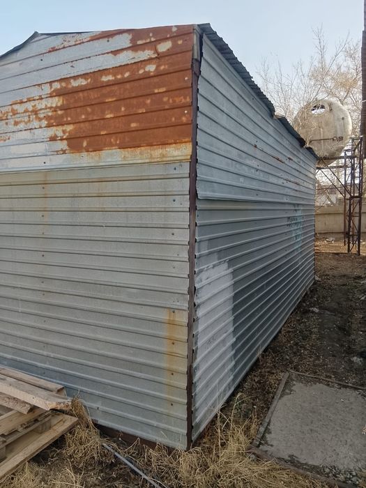 Вагон каркасный, металлический.