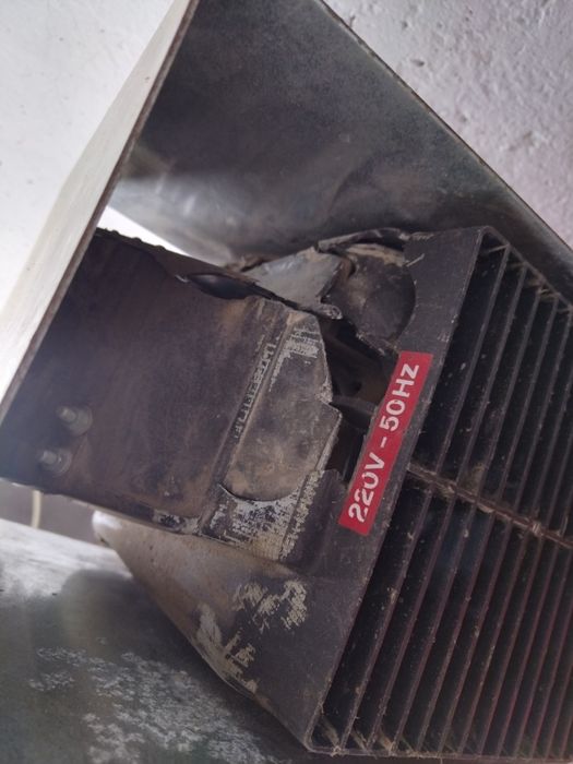 Маслен компресор 250W бутилка с обем 25 литра/ дебит 220 л./м. 
Оборуд