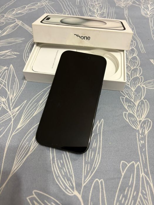 Vând Iphone 15 Black ,256 GB, folosit aproape 2 ani cu folie si husa