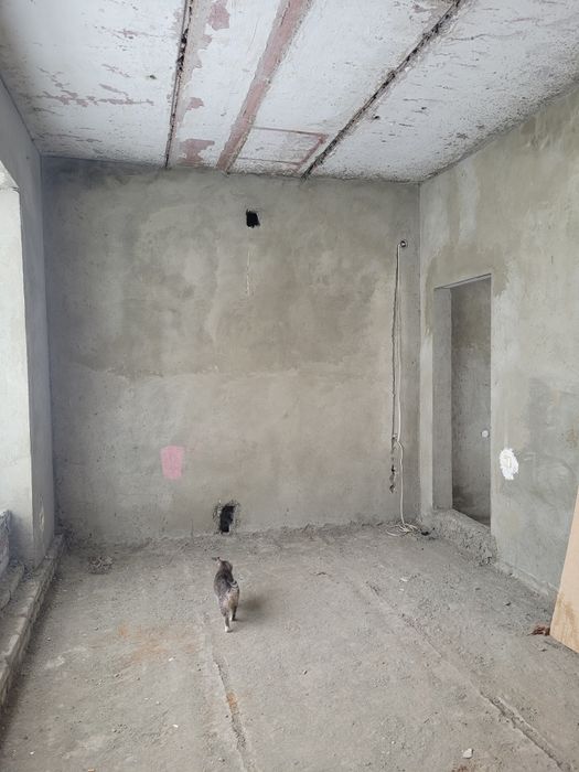 Продам коттедж в черновой отделке с стройматериалом