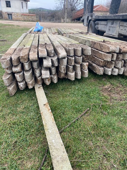 Продавам циментови колове.
