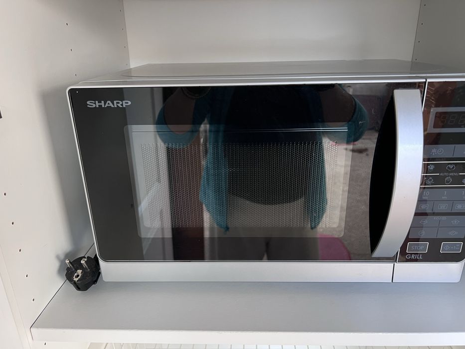 Cuptor microunde Sharp