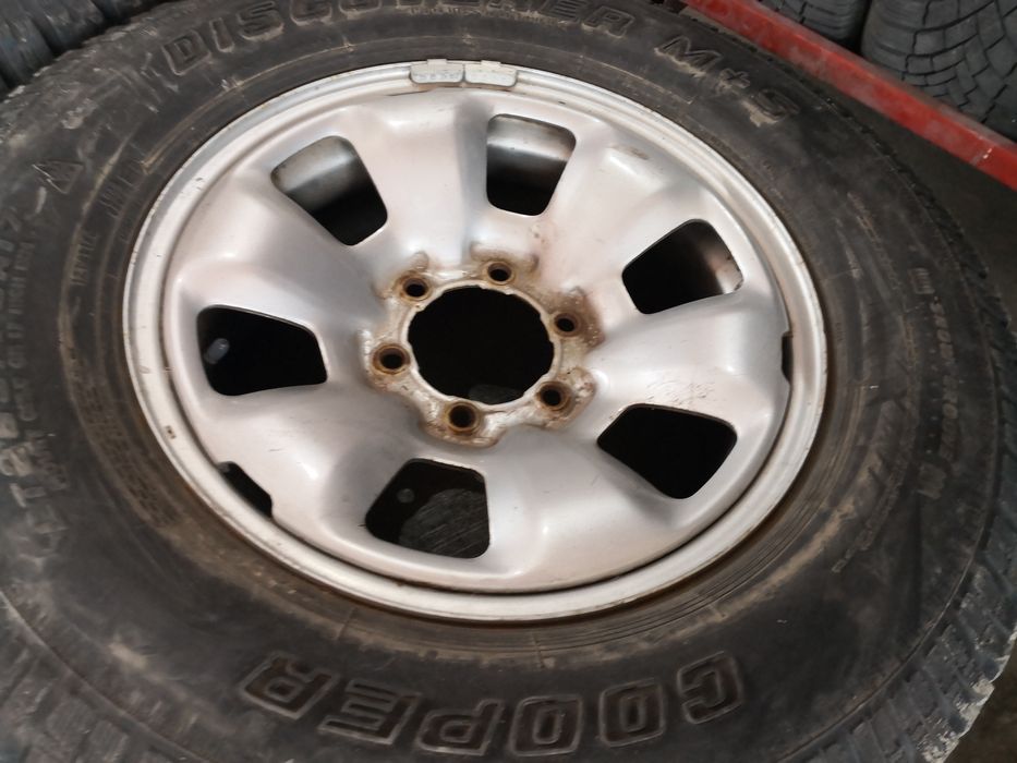 Toyota land cruiser 265 70 17 цола Тойота  гуми