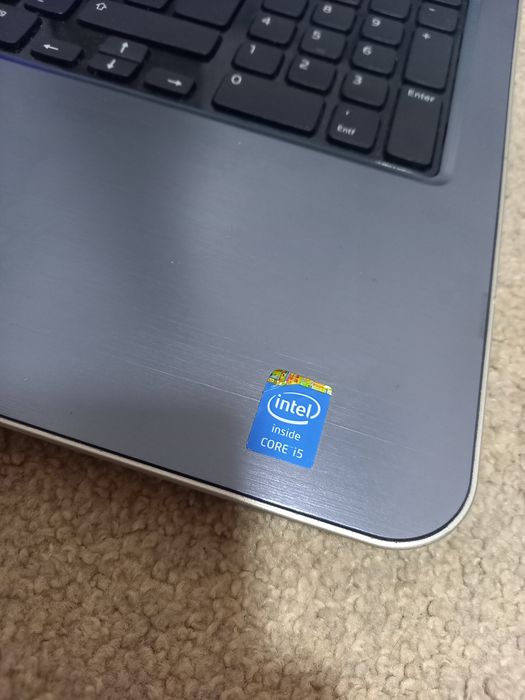 Laptop del 17,i5 ,ram 8gb,video 2gb ,bqterie  3 ore