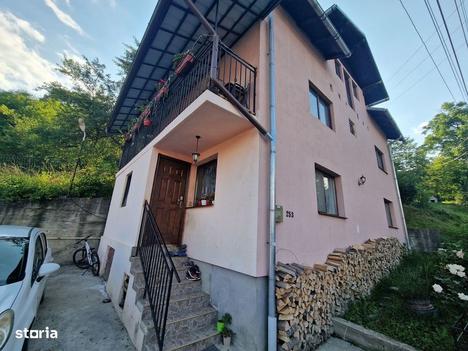 Casa p+ m + teren 1000 mp ghiosesti