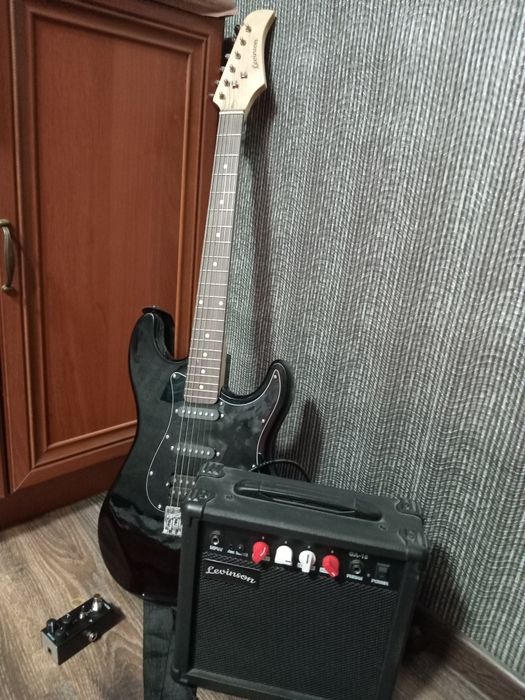 Продаю чёрную гитару Levison в отличном состоянии.
Полный комплект для
