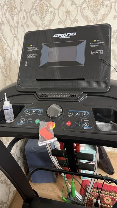 Продам новую, мощную беговую дорожку