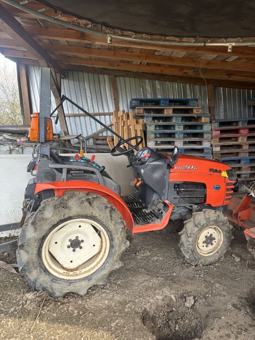 Tractor Kubota 4x4 + utilaje