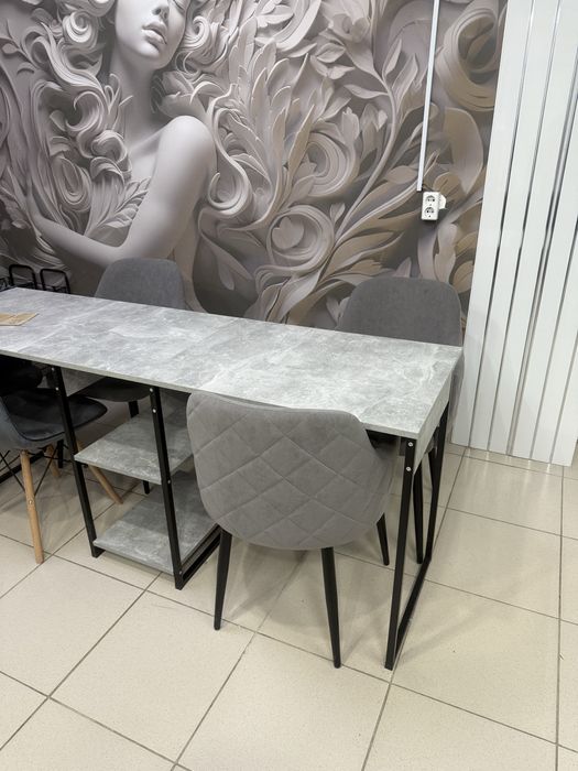 Продам стол.