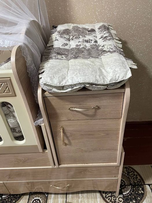 Крават ичидаги хамма нарсаси билан