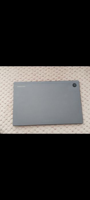 Vând tableta Samsung A8