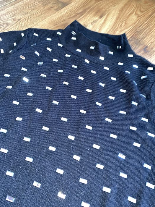 Блуза с блестящи елементи